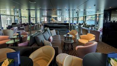 Emerald Waterways - Emerald Radiance - Horizon Lounge _2_.jpg